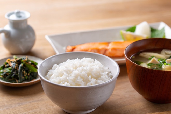 ごはん＋鮭＋具だくさん味噌汁