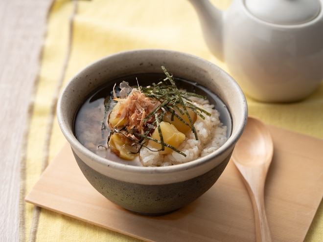 追い削り節で風味抜群!出汁香る栗ご飯茶漬け