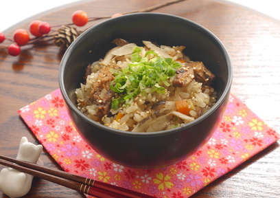 ヒハツを使ったお料理レシピ 秋の味覚「秋刀魚の蒲焼きごはん」