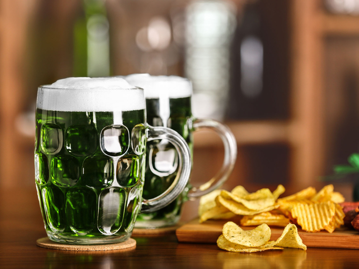 セントパトリックスデーの緑色のビール | YOKARE