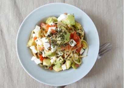 レモンバーム香る、まろやかトマトパスタ